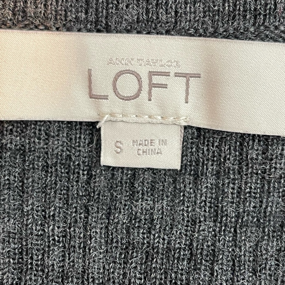 Ann Taylor Loft Women’s Size Small Long Sleeve V Neck Gray Sweater Cardigan - Picture 7 of 7